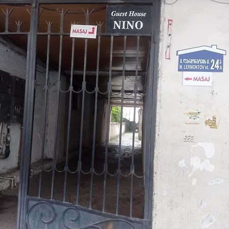 Guest House Nino Batoemi Buitenkant foto