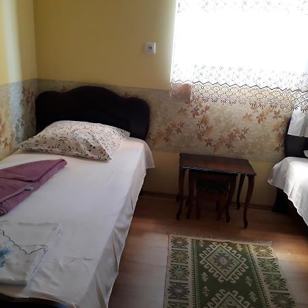Guest House Nino Batoemi Buitenkant foto