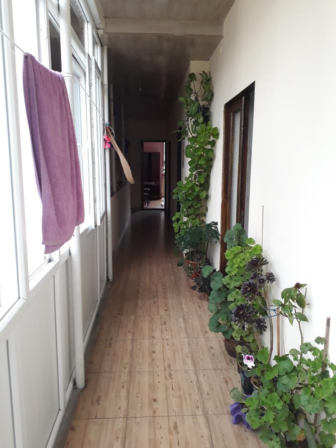 Guest House Nino Batoemi Buitenkant foto